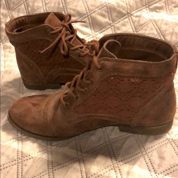 Leather crochet boots - Picture 3 of 6